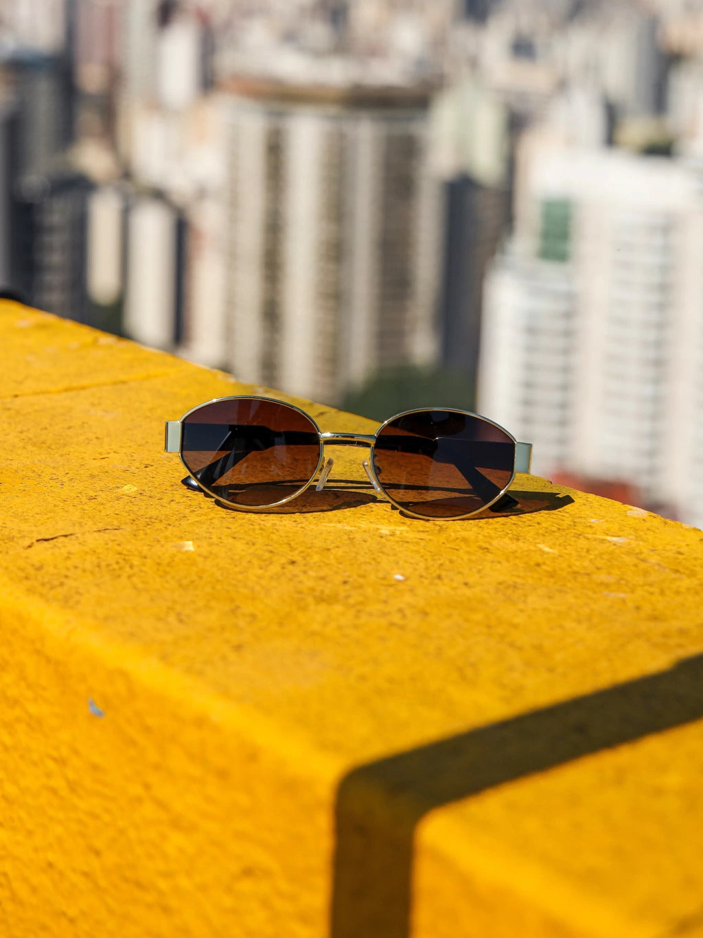 Óculos de Sol Oval Fluense - Preto Degradê/ Dourado Preto- Metal