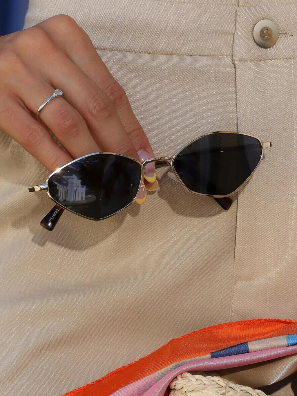 Óculos de Sol Blogueira Isa 3.0 - Preto Dourado - Metal