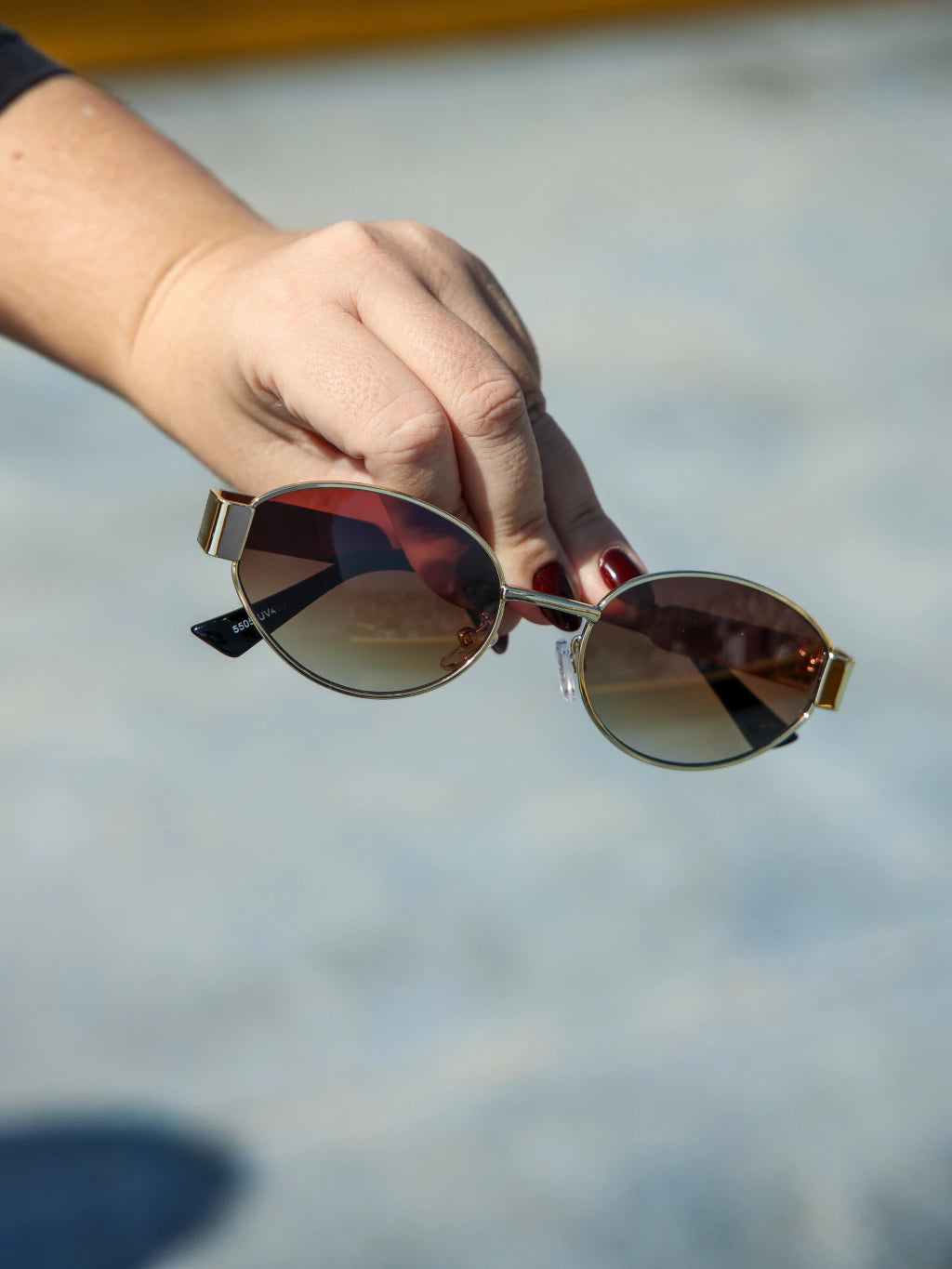 Óculos de Sol Oval Fluense - Preto Degradê/ Dourado Preto- Metal