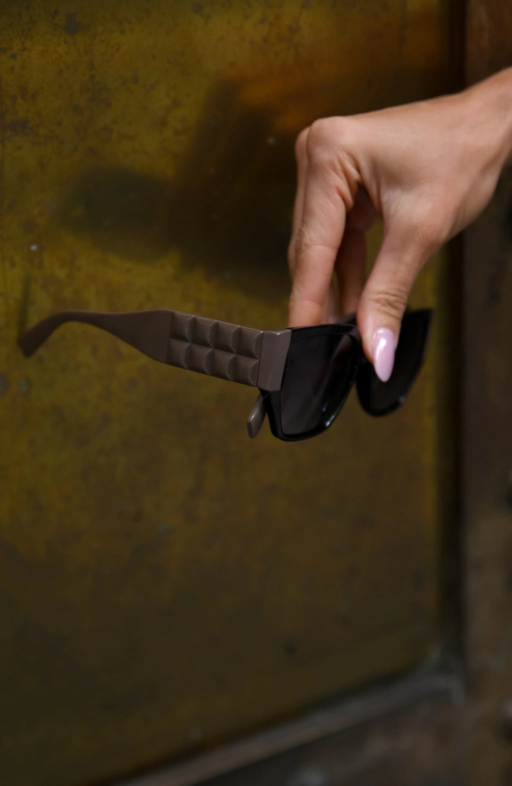 Óculos de Sol Quadrado Tina 2.0 - Preto Degradê/ Preto Marrom Claro - Acetato