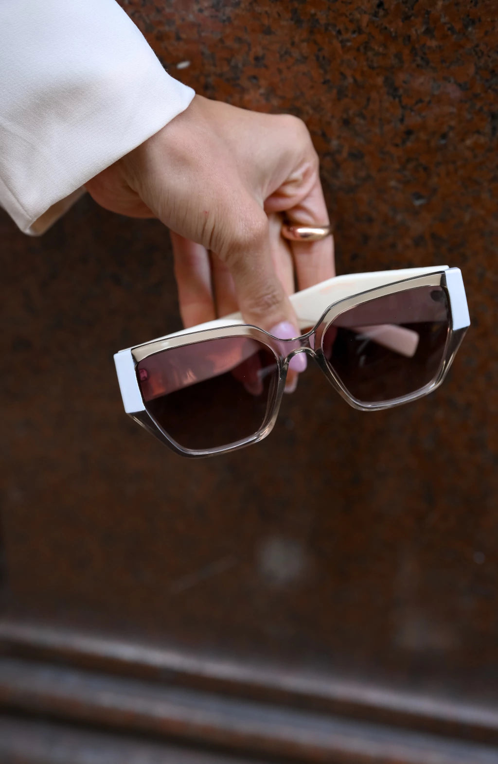 Óculos de Sol Quadrado Tina 2.0 - Marrom Degradê/ Transparente Creme - Acetato