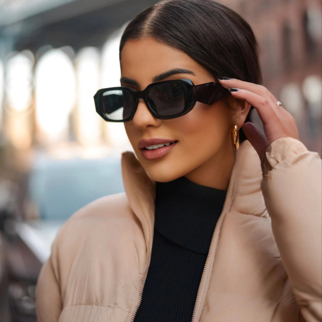 Óculos de Sol Blogueira Retangular Diamond - Preto - Injetado