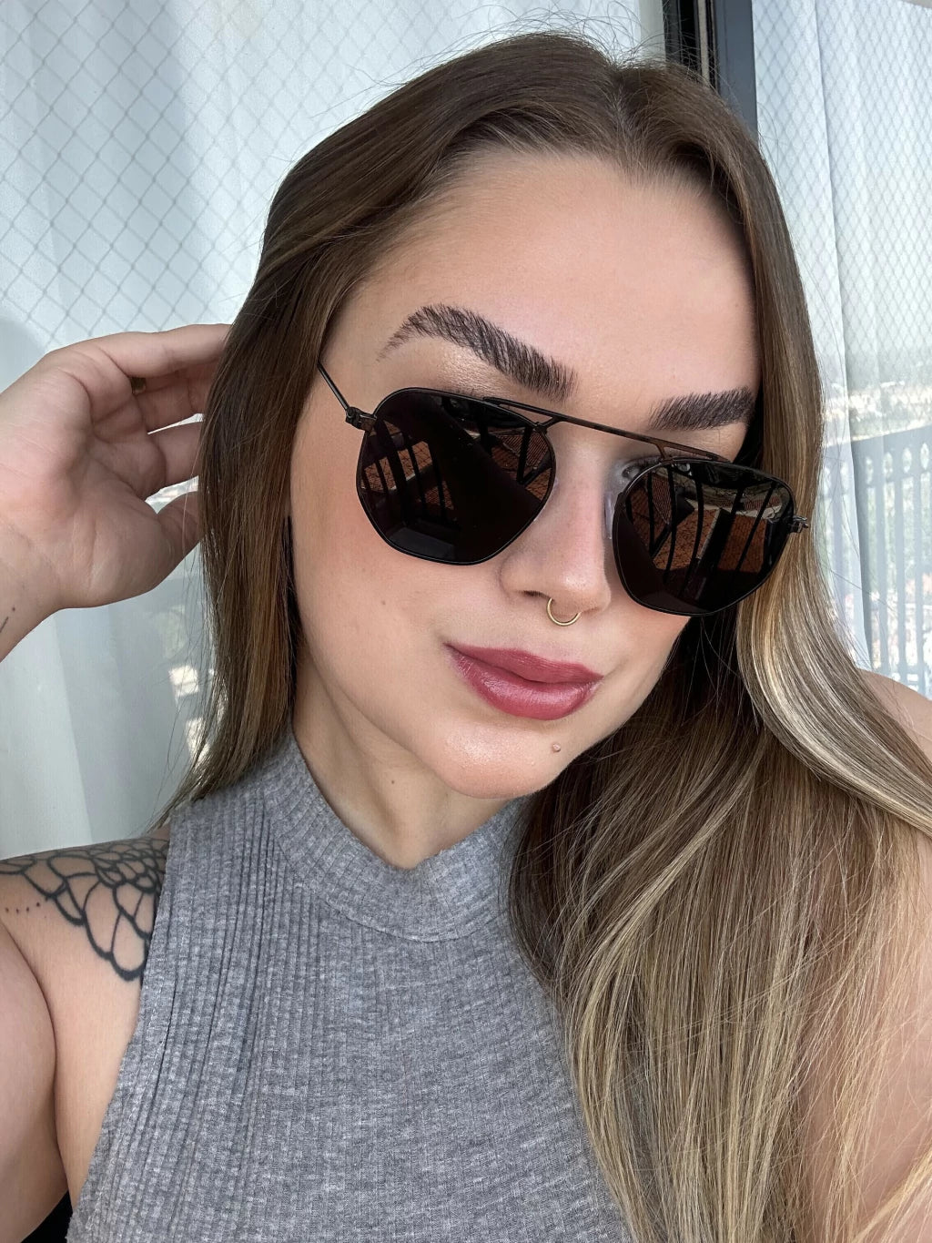 Óculos de Sol Clássico Hexagonal Ásia - Preto - Metal