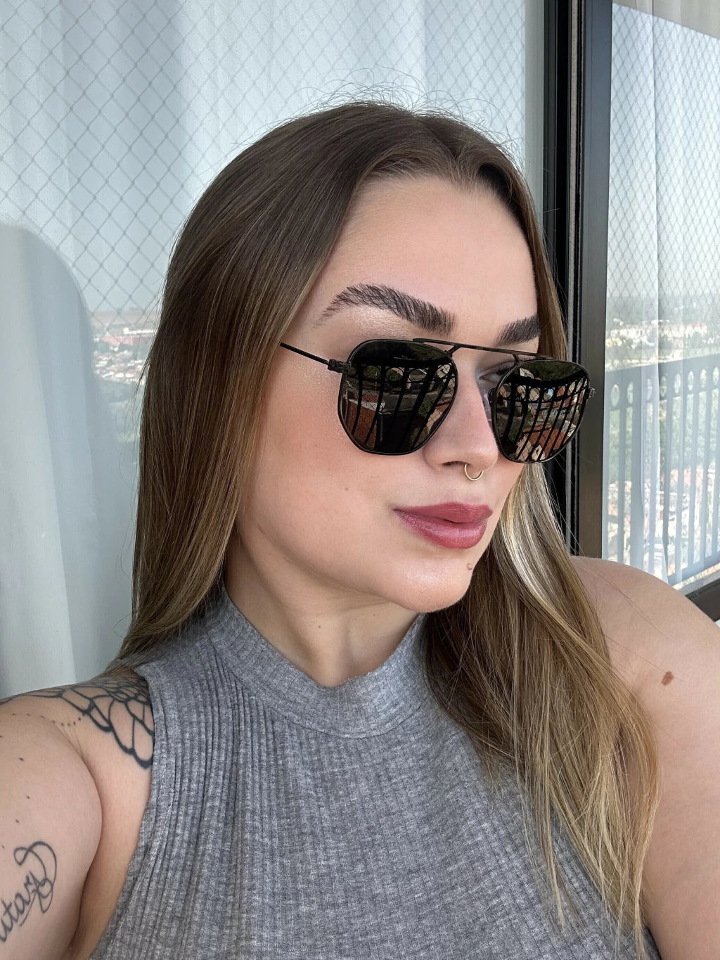 Óculos de Sol Clássico Hexagonal Ásia - Preto - Metal