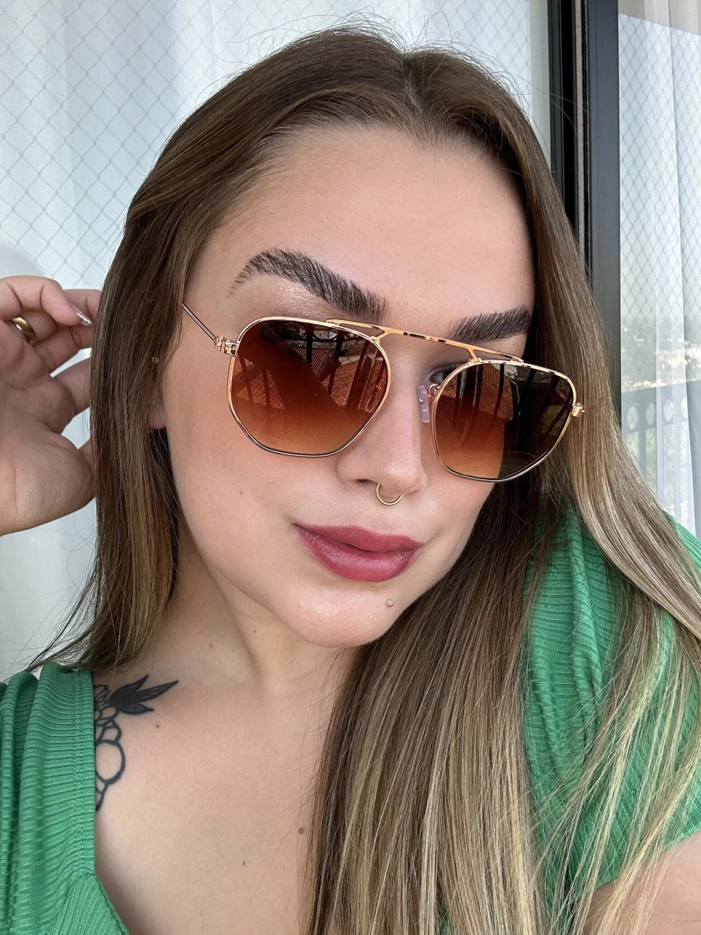 Óculos de Sol Clássico Hexagonal Ásia - Marrom - Metal