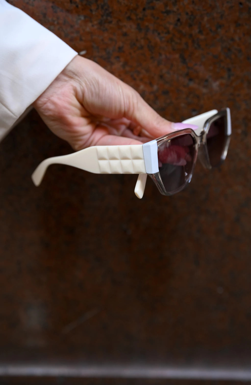 Óculos de Sol Quadrado Tina 2.0 - Marrom Degradê/ Transparente Creme - Acetato