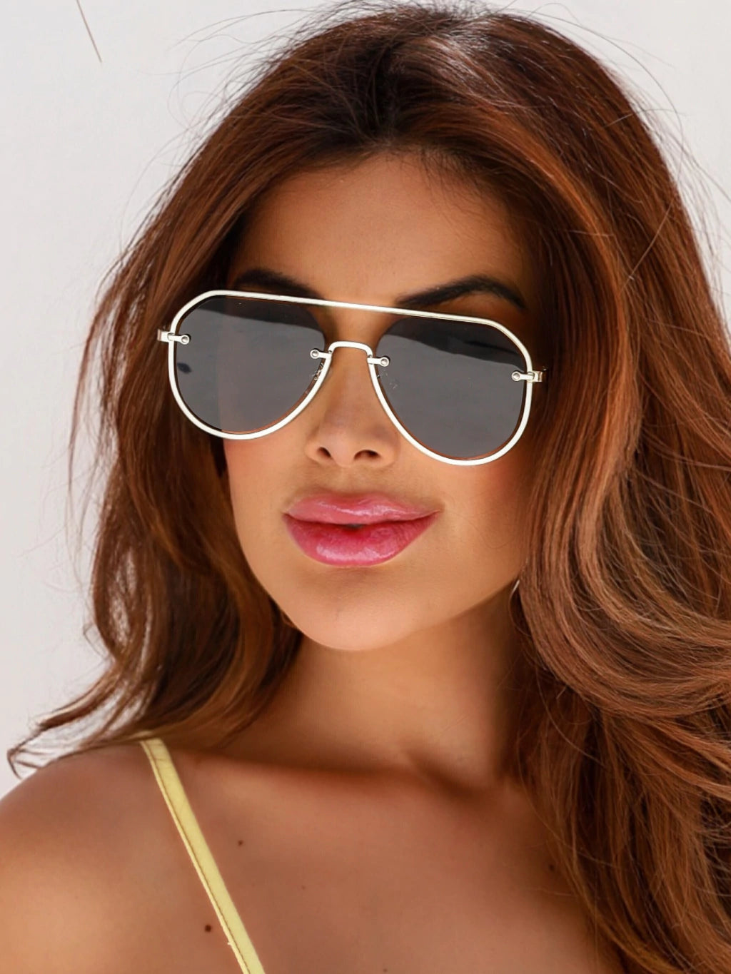 Óculos de Sol Aviador Gold - Preto - Metal.